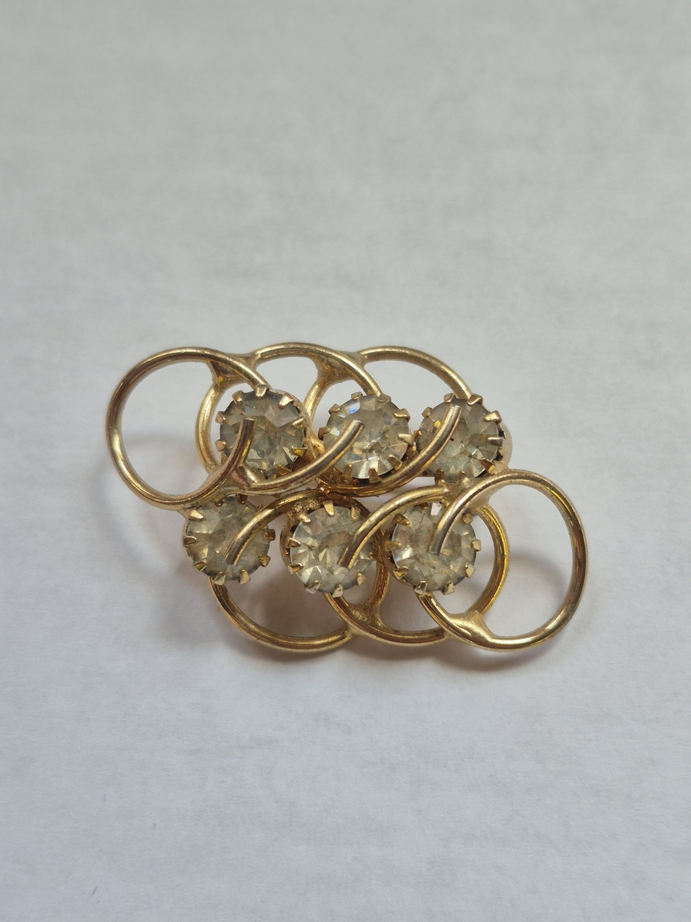 Vintage gold-tone interlocking circular loops brooch
